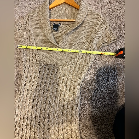 Knitted Sweater dress w/ Short Sleeves- Wet Seal - Picture 7 of 9
